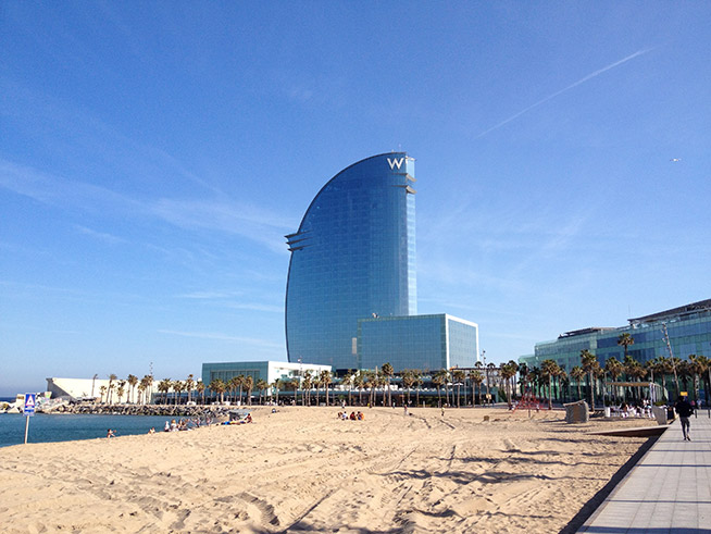 W Hotel - Tour langs het strand in Barcelona