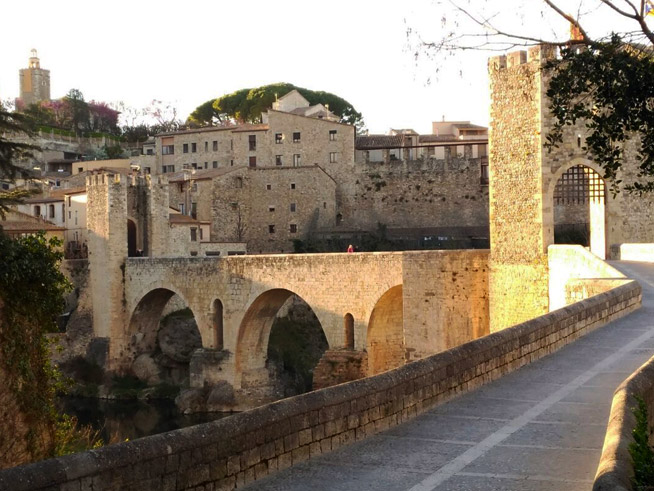Romaanse brug van Besalú - Besalú tips