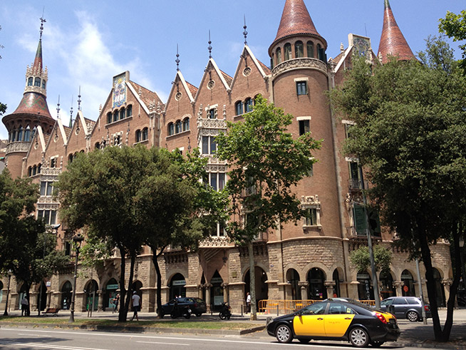 Casa Terrades - Wandelroute in Eixample Barcelona