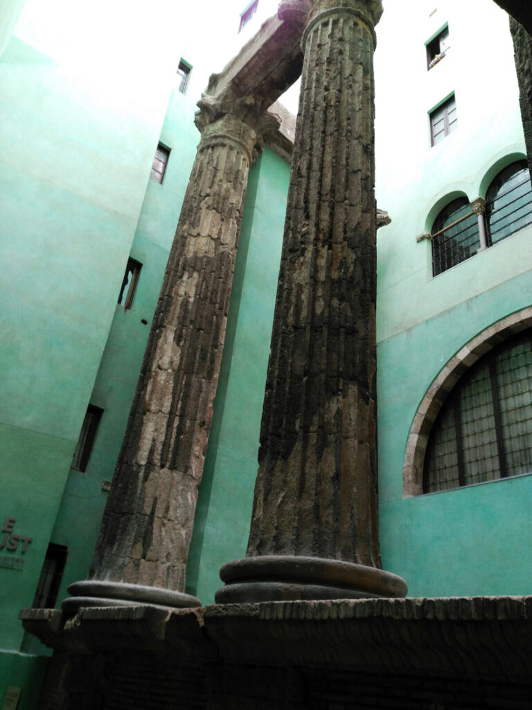 Tempel van Augustus - Plaça Sant Jaume