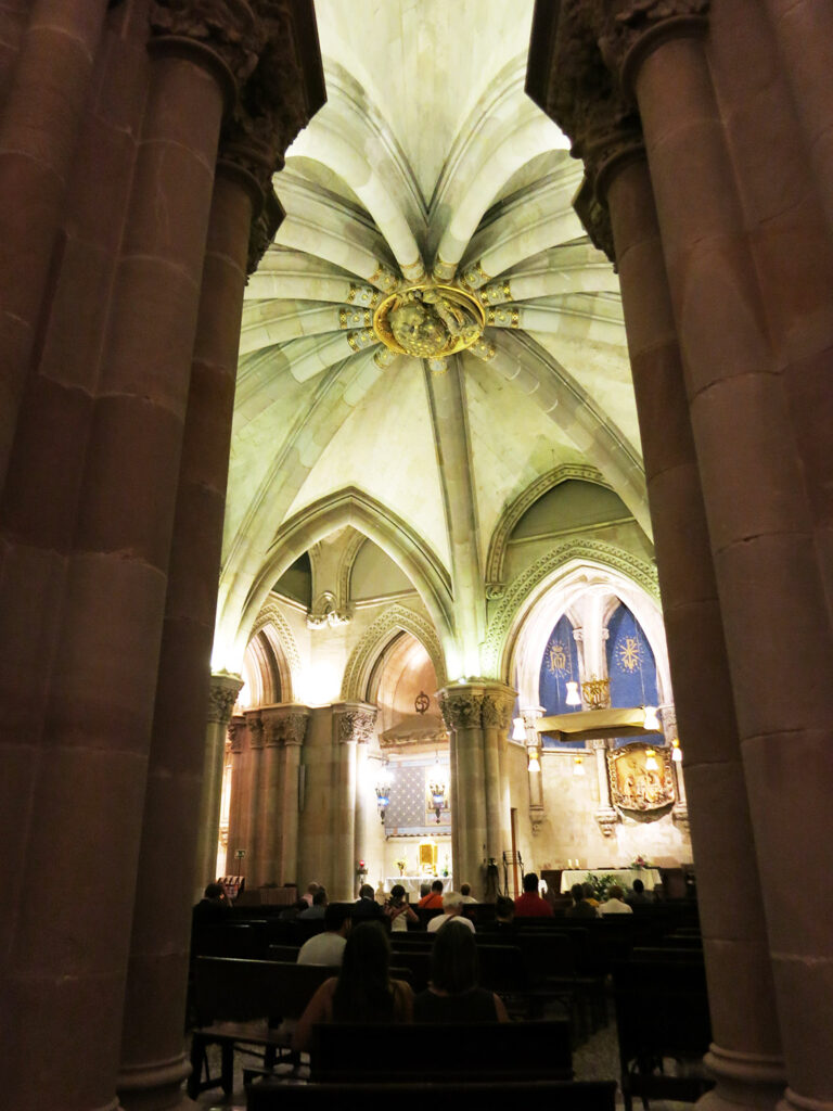 Crypte van de Sagrada Família Barcelona