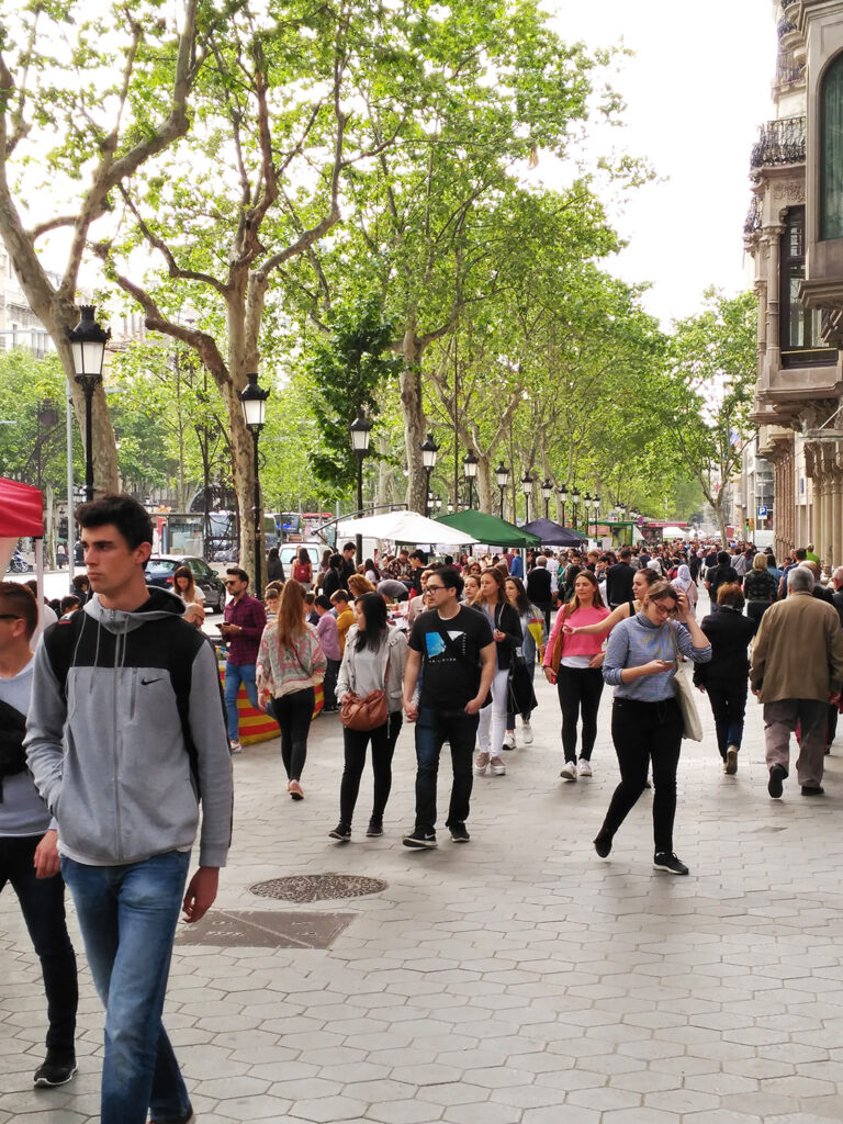 Passeig de Gràcia tijdens Sant Jordi