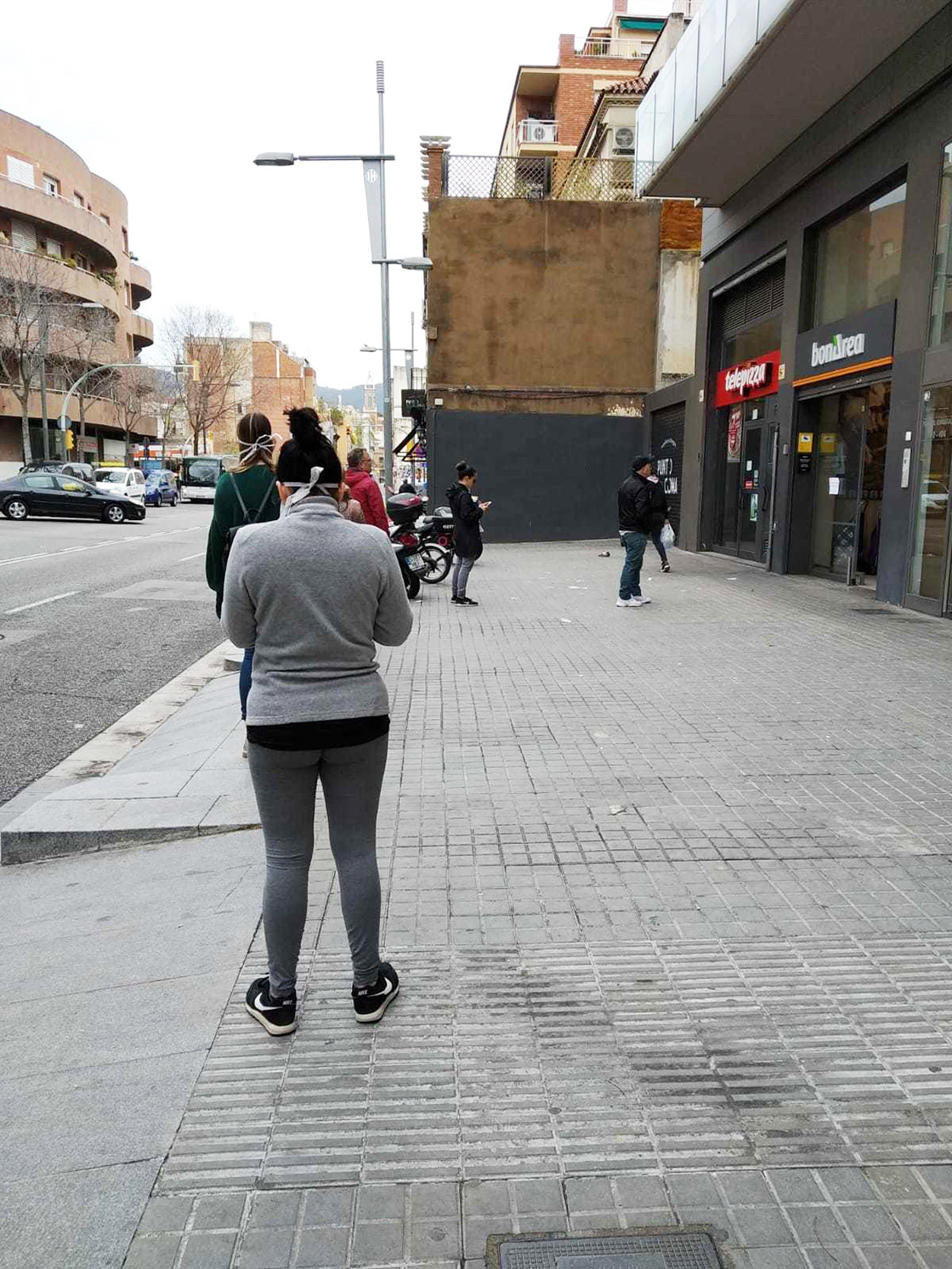 Rij voor de supermarkt - Coronavirus in Barcelona