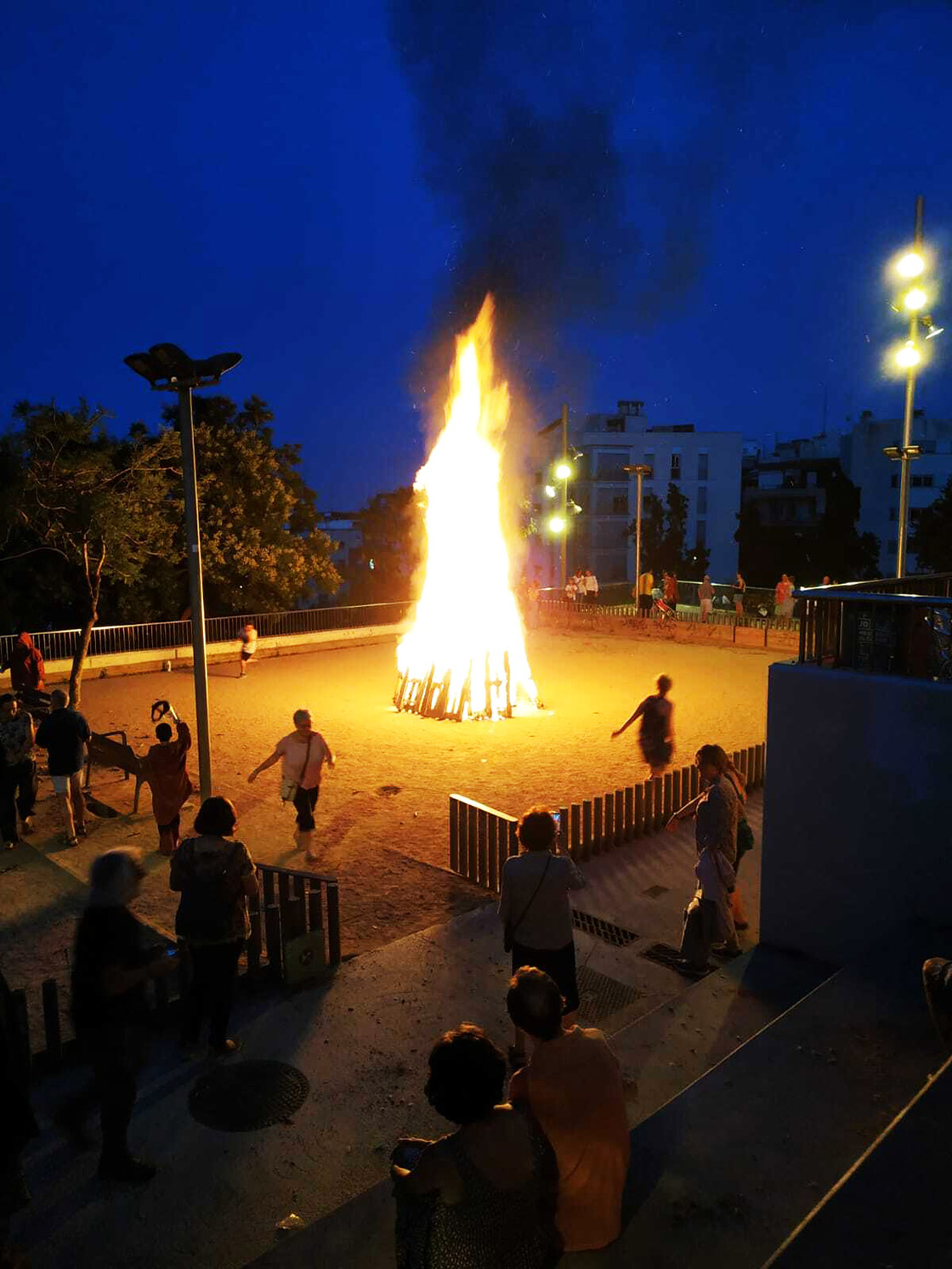 Vreugdevuren tijdens Sant Joan in Barcelona