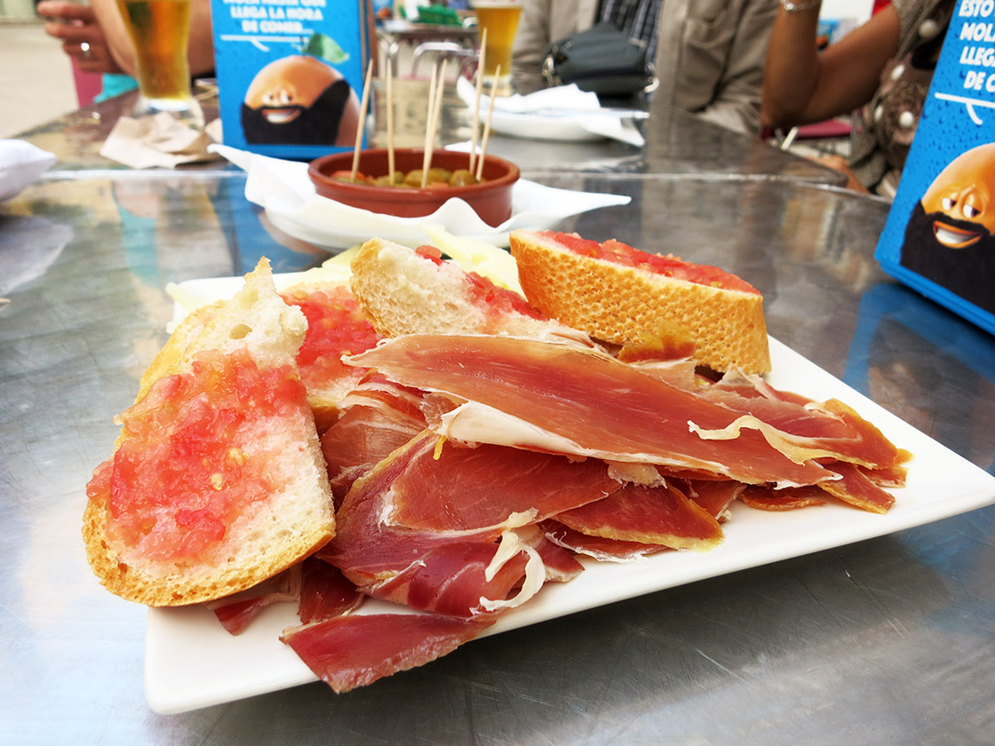 Spaanse ham met brood