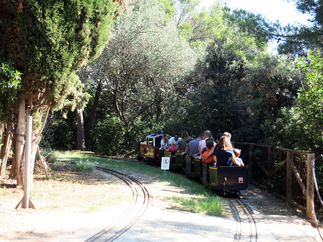 Treintje Parc del Castell de l'Oreneta in Barcelona