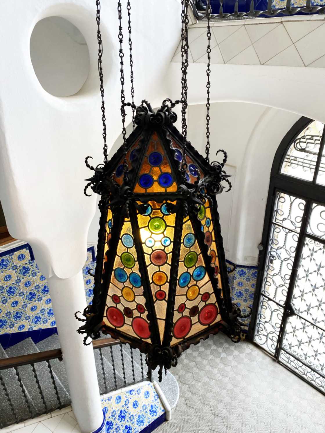 Torre Bellesguard Barcelona - Lamp met glas in lood