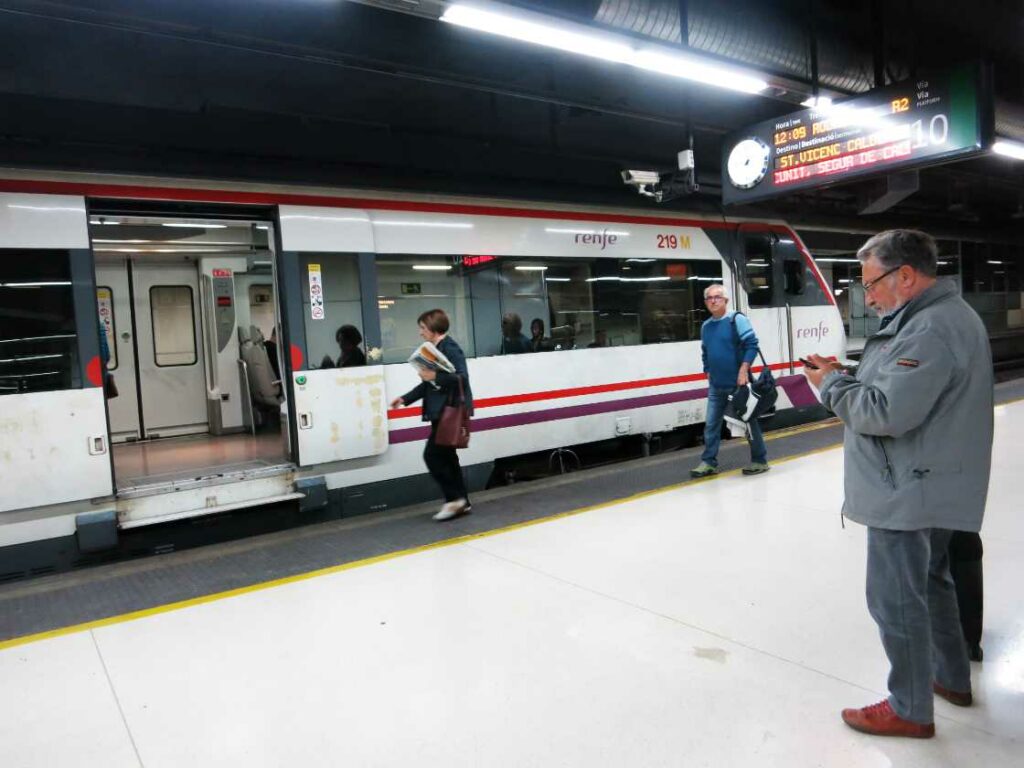 Trein in Barcelona. Treinlijnen, prijzen en meer - Barcelona met Marta