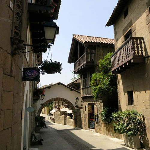 Een openluchtmuseum met Spaanse historie te vinden in Barcelona. Poble Espanyol is zeker een bezoekje waard.