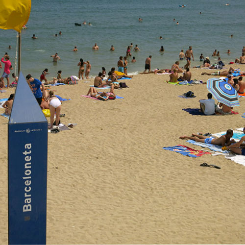 Bijkomen van de vele bezienswaardigheden in Barcelona doe je op een van de mooie stranden.