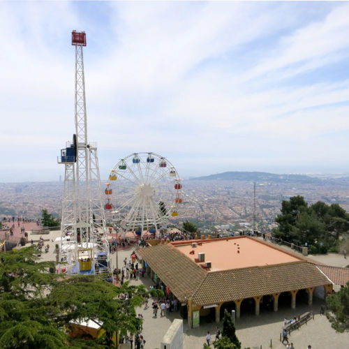 Pret én uitzicht op de stad maakt het Tibidabo pretpark tot een leuke bezienswaardigheid.