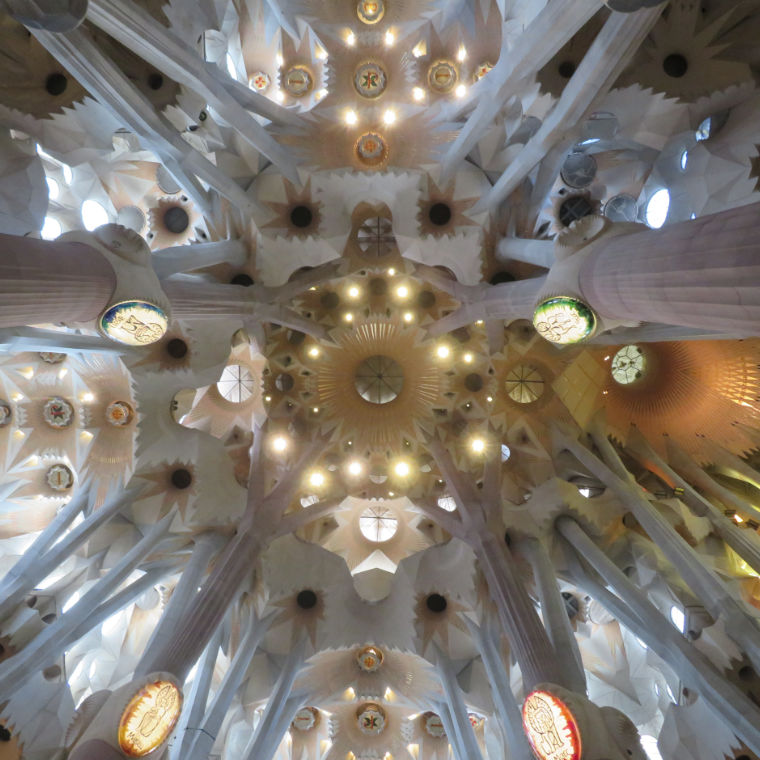 De Sagrada Família binnenkant is werkelijk fantastisch mooi