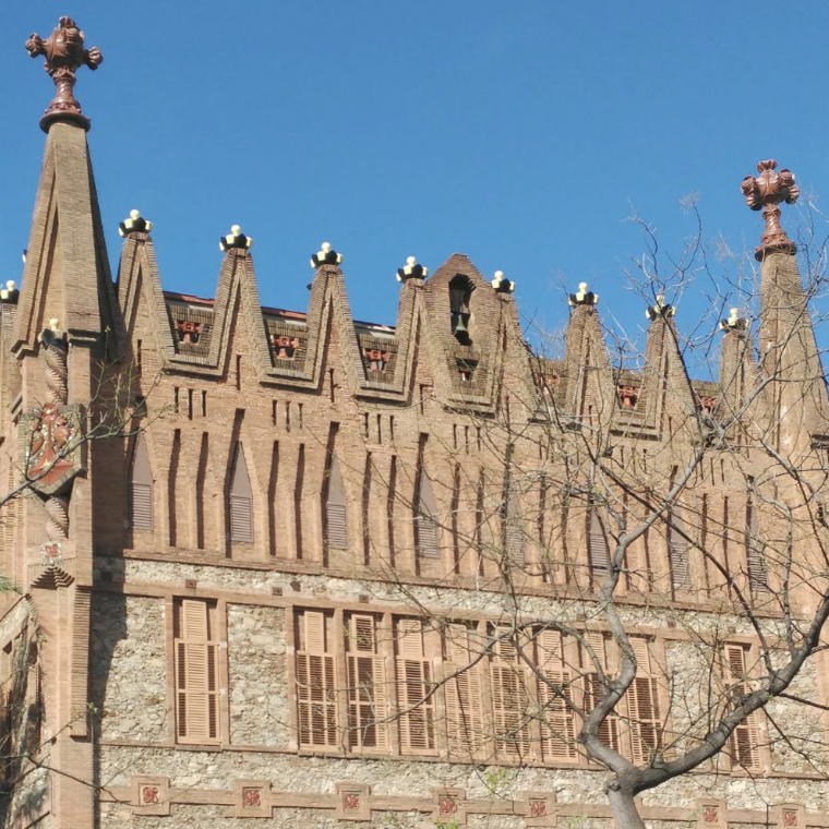 Gaudí's schoolgebouw Escola Teresianes in Barcelona