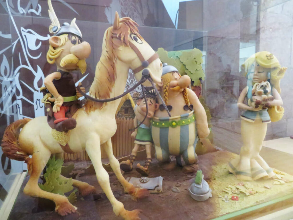 Chocoladesculptuur van Asterix en Obelix