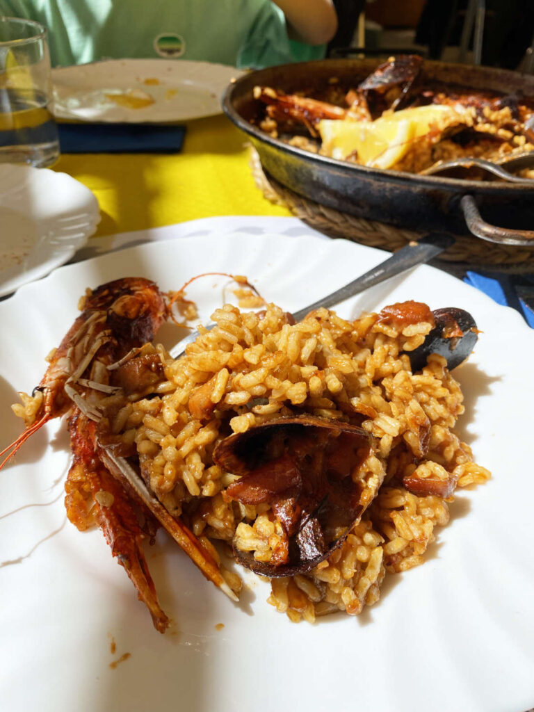 Hoe eet je paella